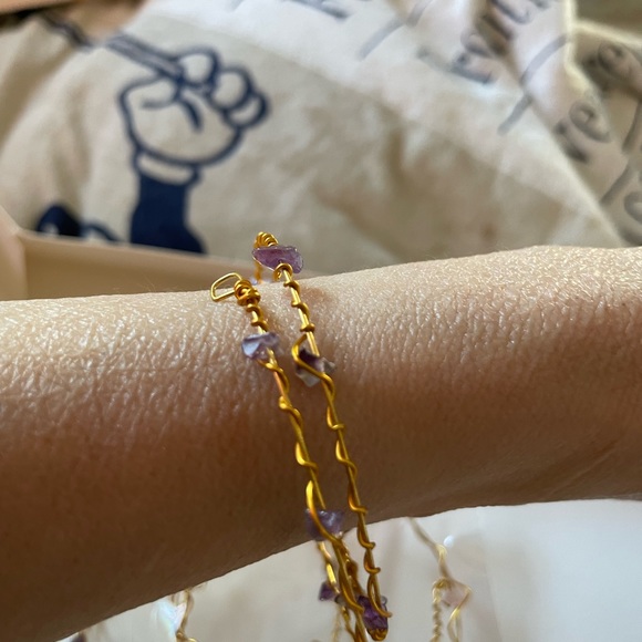 New Bracelet Bundle ❤️🔥$5❤️🔥 Amethyst and quartz - Picture 1 of 3